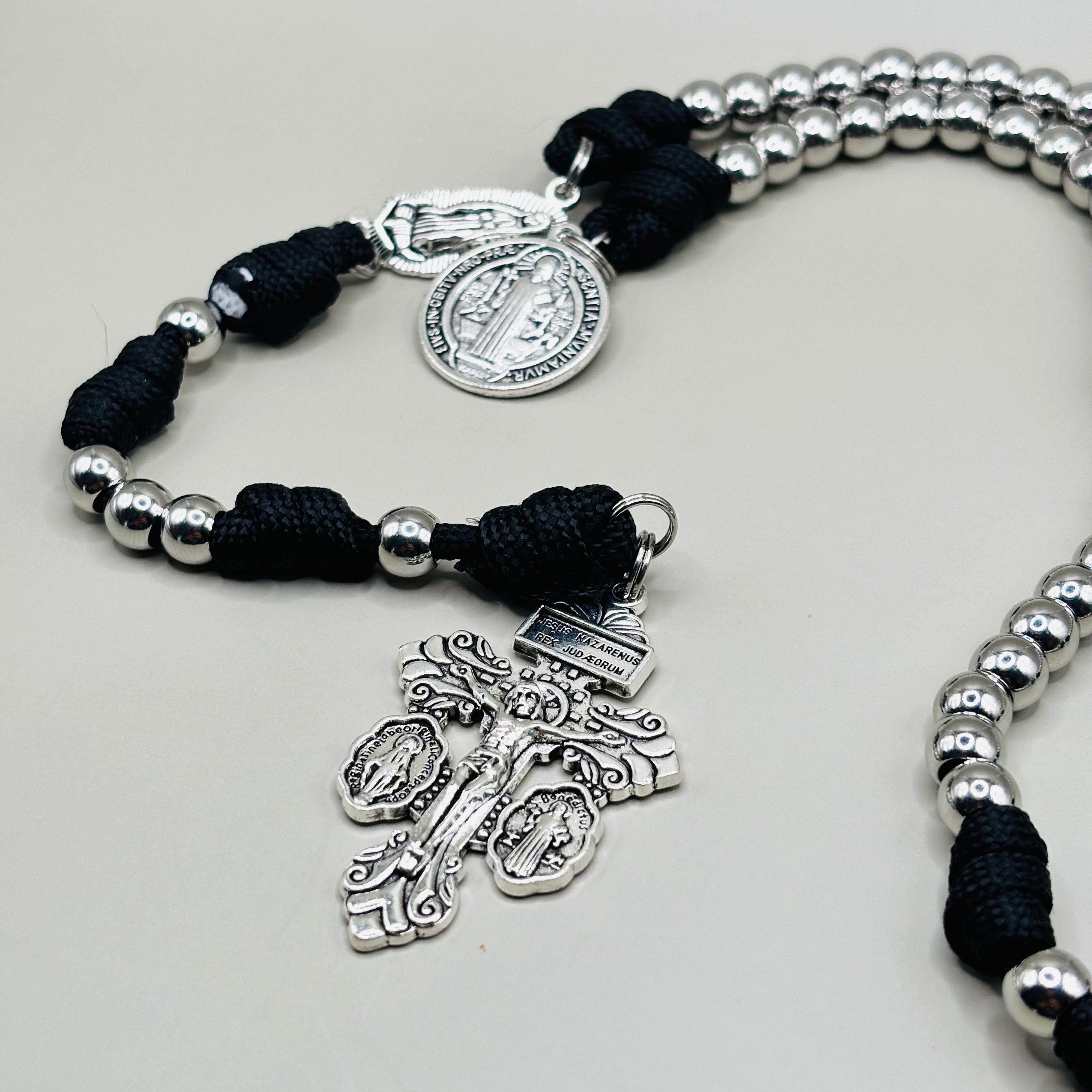 Rozenkrans “Noctis” - Licht in de Duisternis