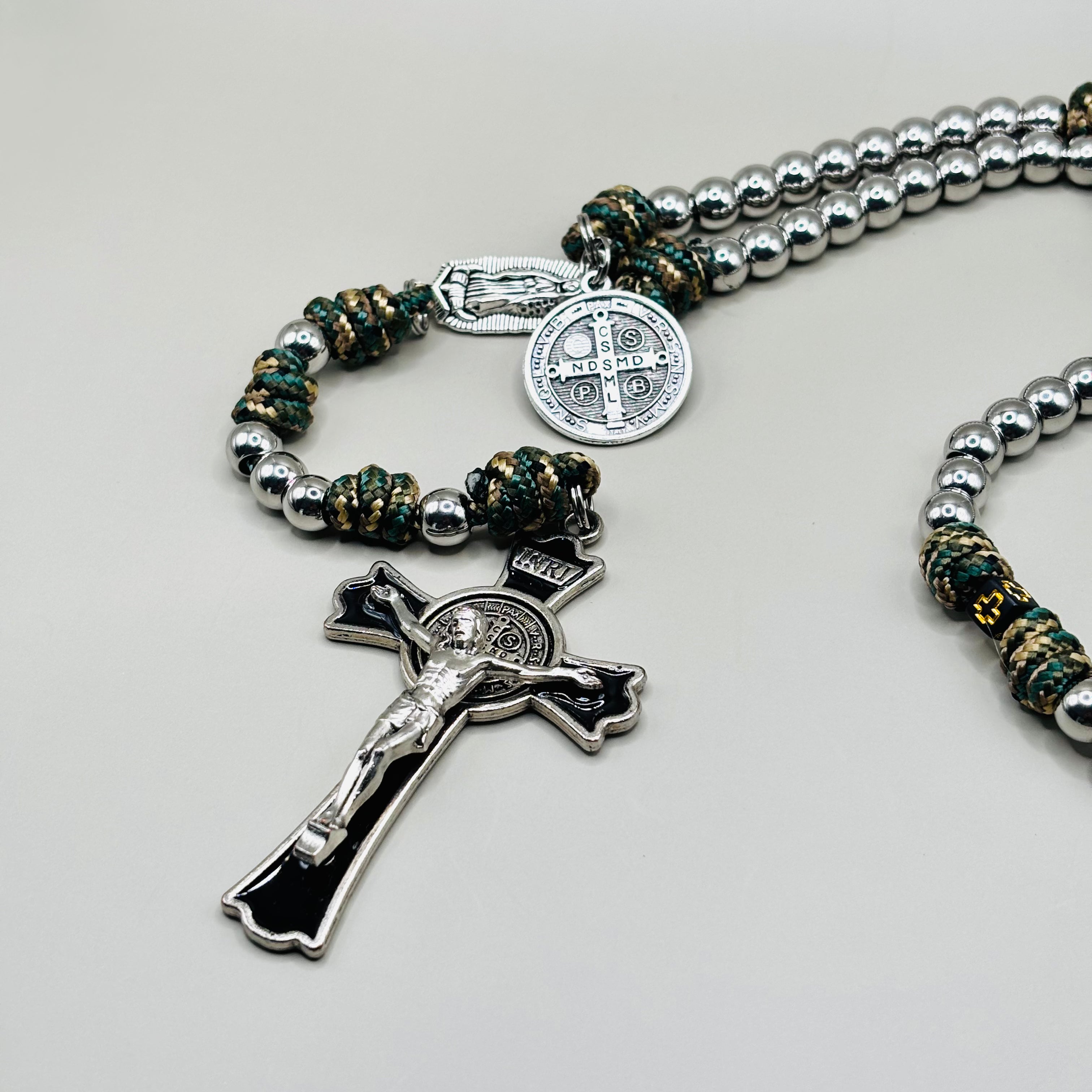 Rozenkrans “Sanctus Benedictus” – Beschermer in Strijd