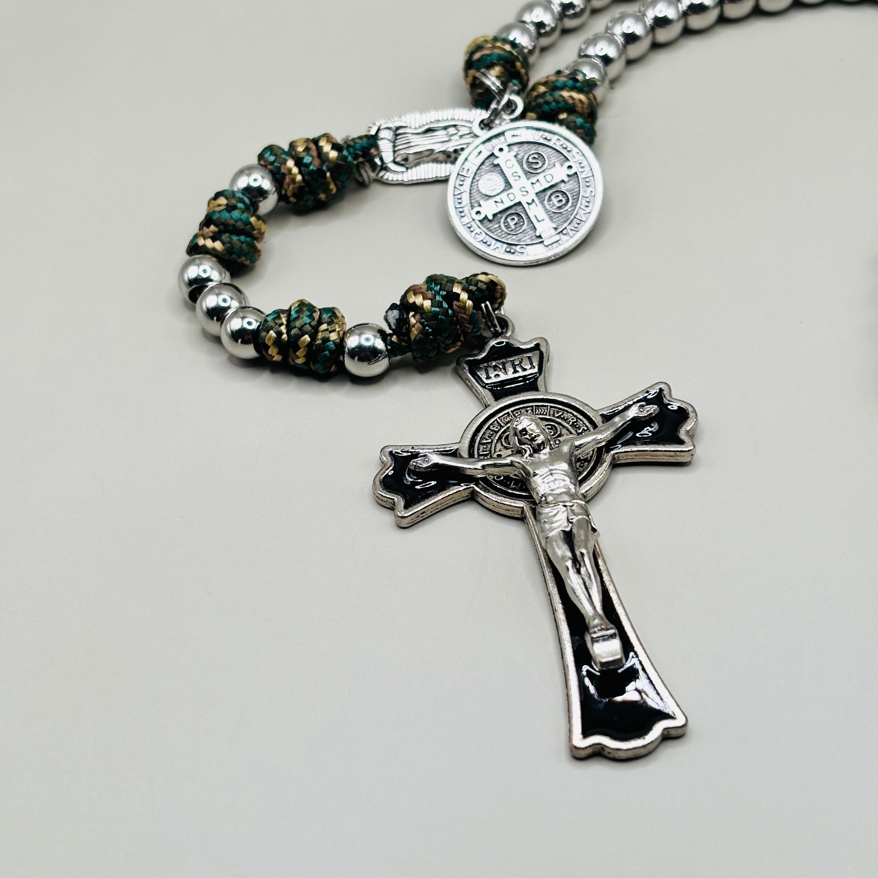 Rozenkrans “Sanctus Benedictus” – Beschermer in Strijd