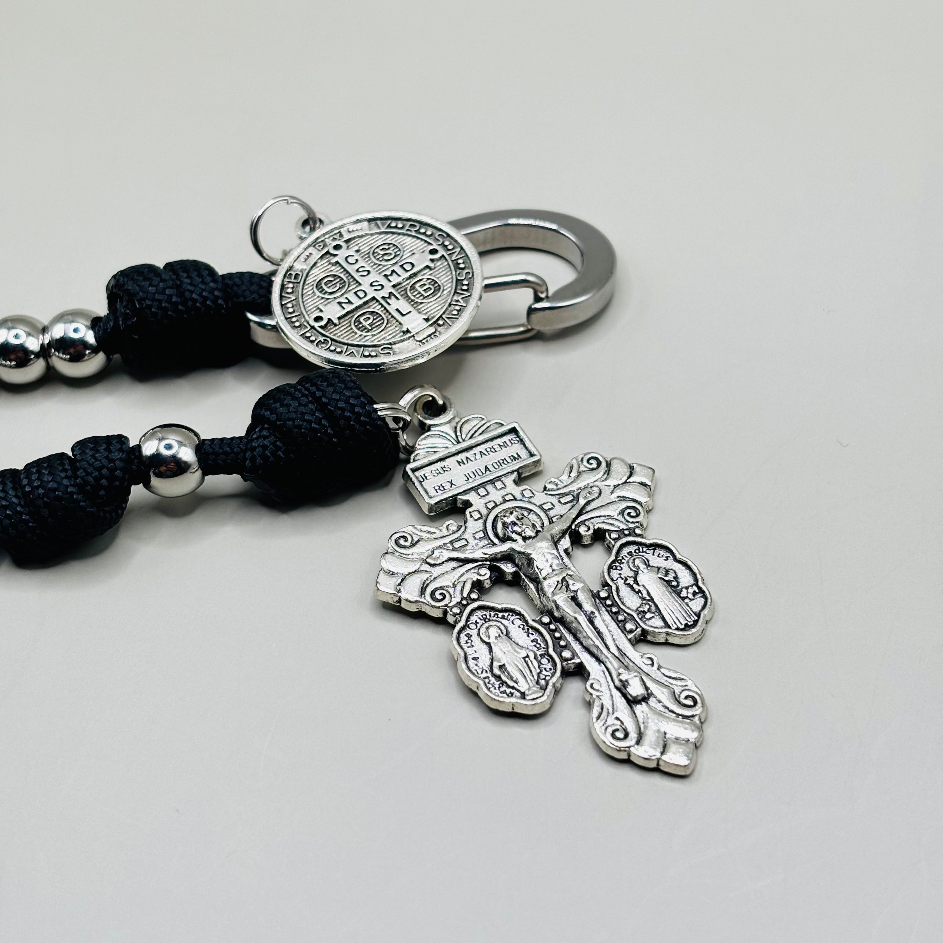 Pocket Rozenkrans “Noctis” – Licht in de Duisternis