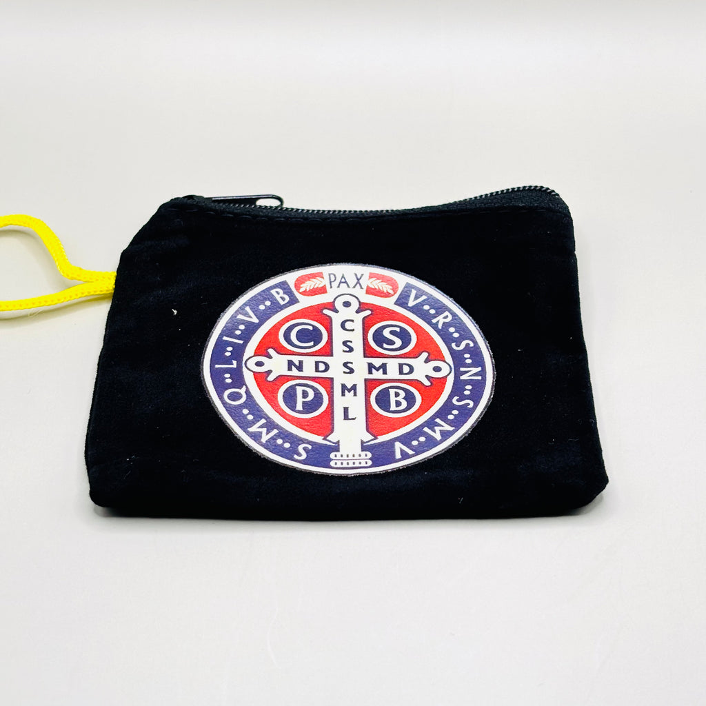 Benedictus munt op tasje gedrukt met rozenkrans