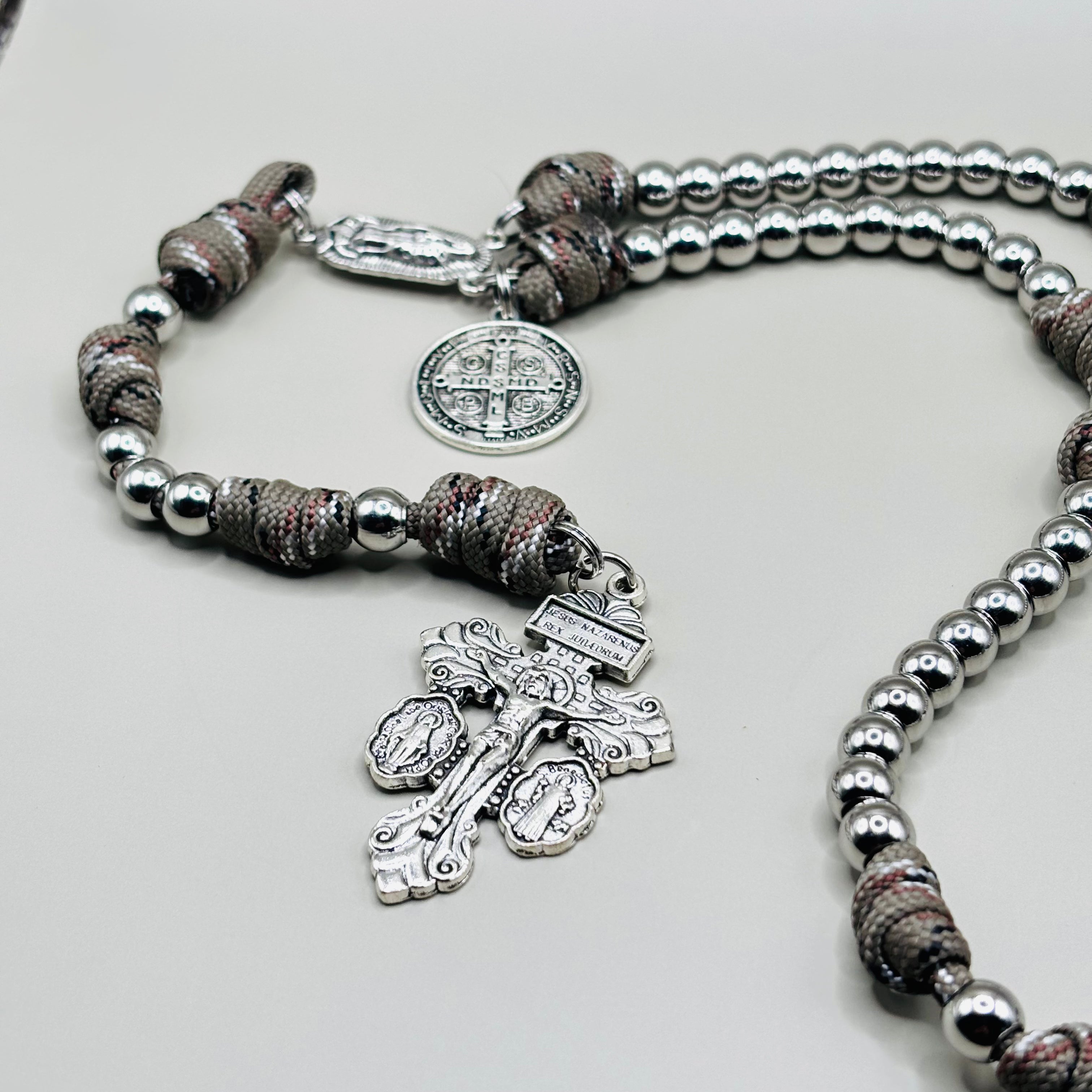 Rozenkrans kopen met paracord en metalen kraal