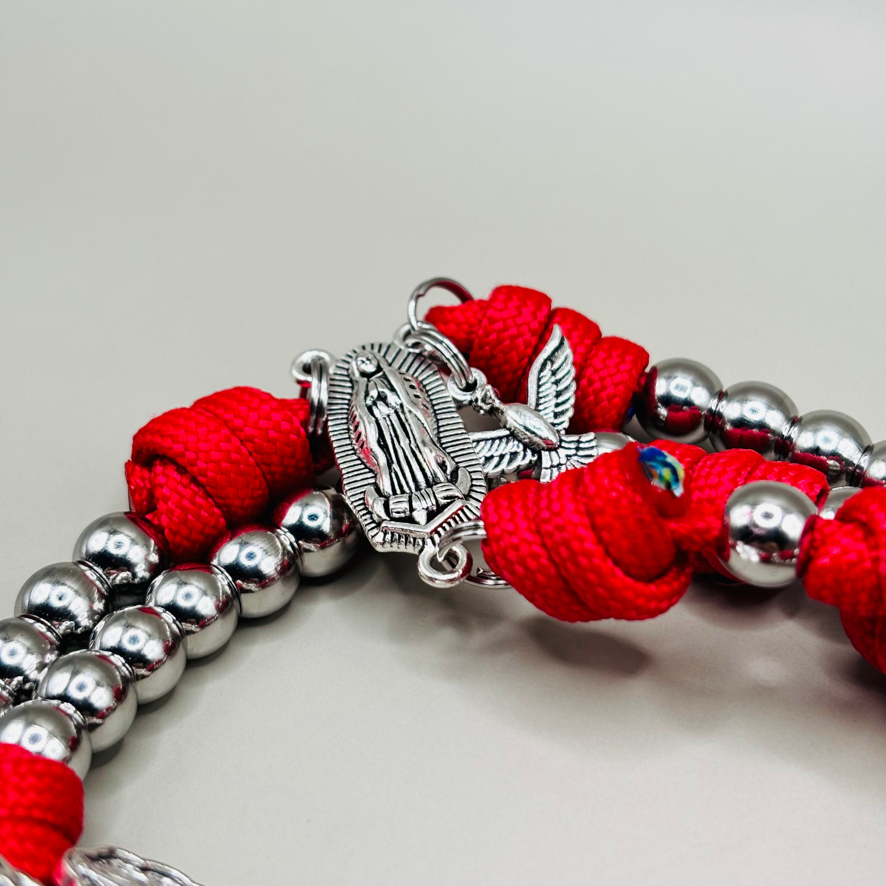 Maria middelstuk met duif als heilige geest en rood paracord touw rozenkrans 